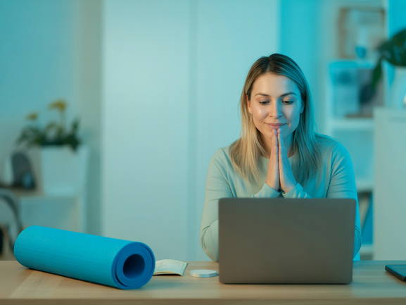 Os 5 Estágios do Luto no Home Office: Como o Yoga Ajuda